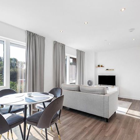 Modern 1 Bedroom Apartment With Parking In Colindale, London Edgware Exterior photo