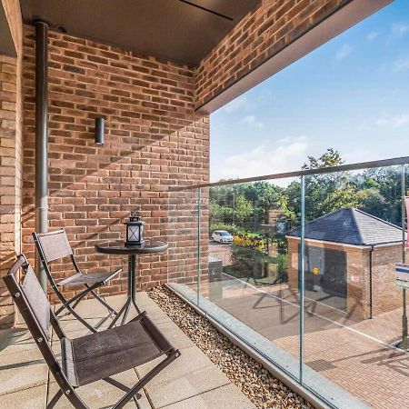 Modern 1 Bedroom Apartment With Parking In Colindale, London Edgware Exterior photo