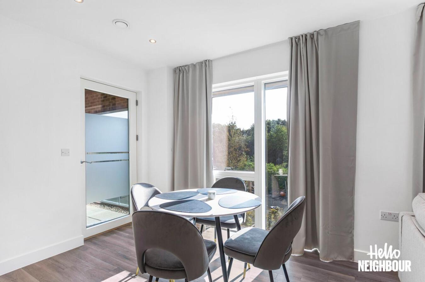 Modern 1 Bedroom Apartment With Parking In Colindale, London Edgware Exterior photo