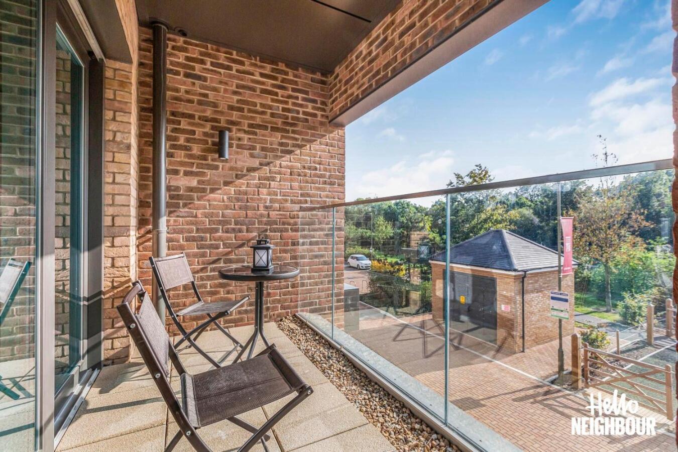 Modern 1 Bedroom Apartment With Parking In Colindale, London Edgware Exterior photo